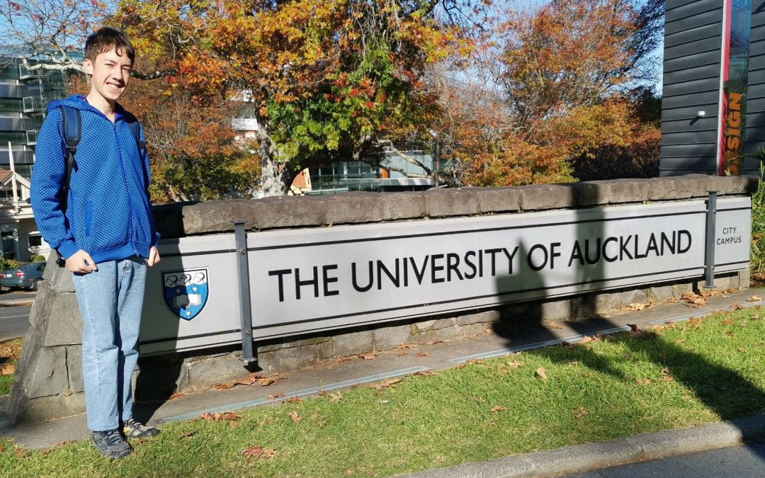 Me by UoA sign